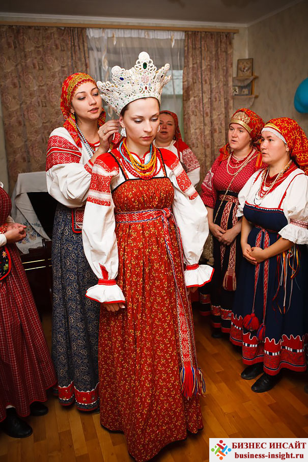 Свадебные костюмы в Великом Новгороде, Россия