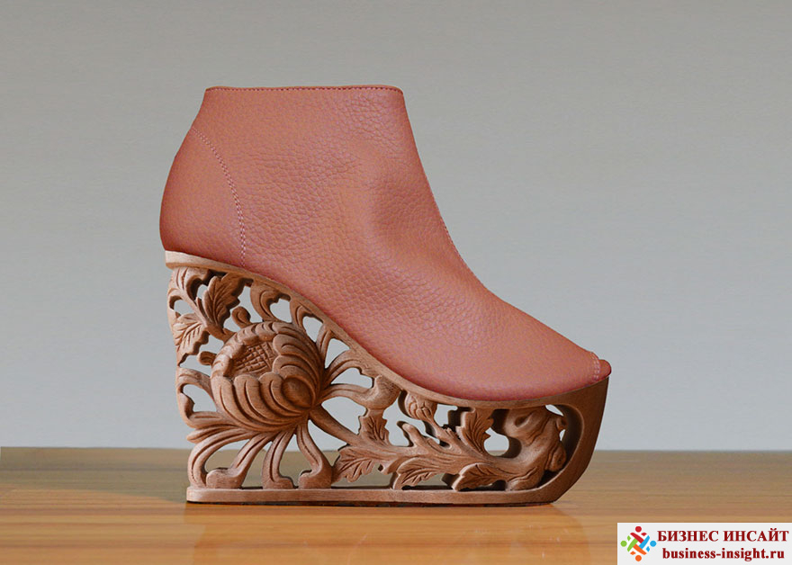 Обувь на деревянных резных каблуках