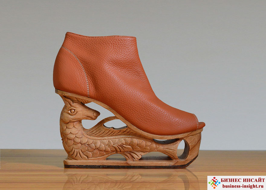 Обувь на деревянных резных каблуках