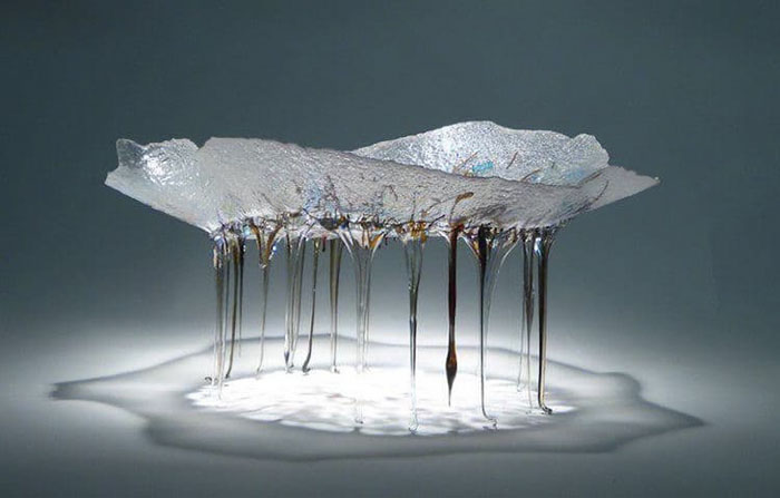 Стеклянные столы «Медузы» с капельками-щупальцами
